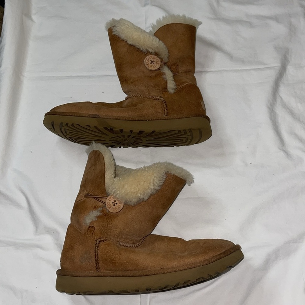 🆕listing…Bailey Button Uggs